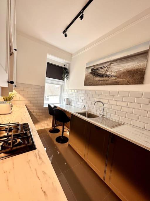 The Retreat - Large Luxury Apartment, Two Mins From Beach Bournemouth Eksteriør billede