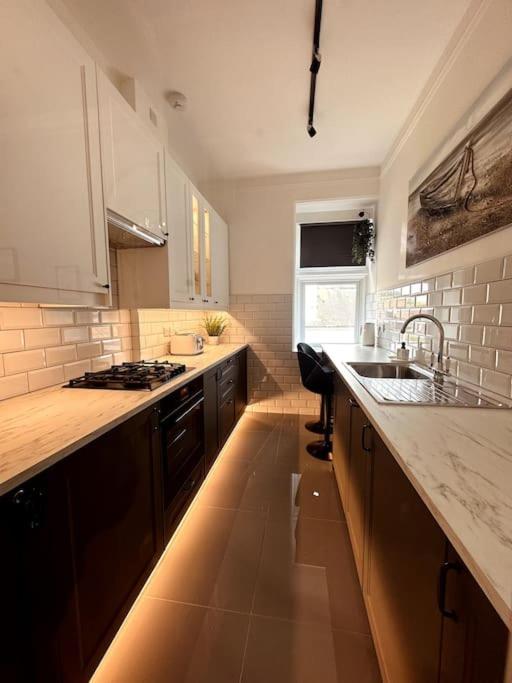 The Retreat - Large Luxury Apartment, Two Mins From Beach Bournemouth Eksteriør billede